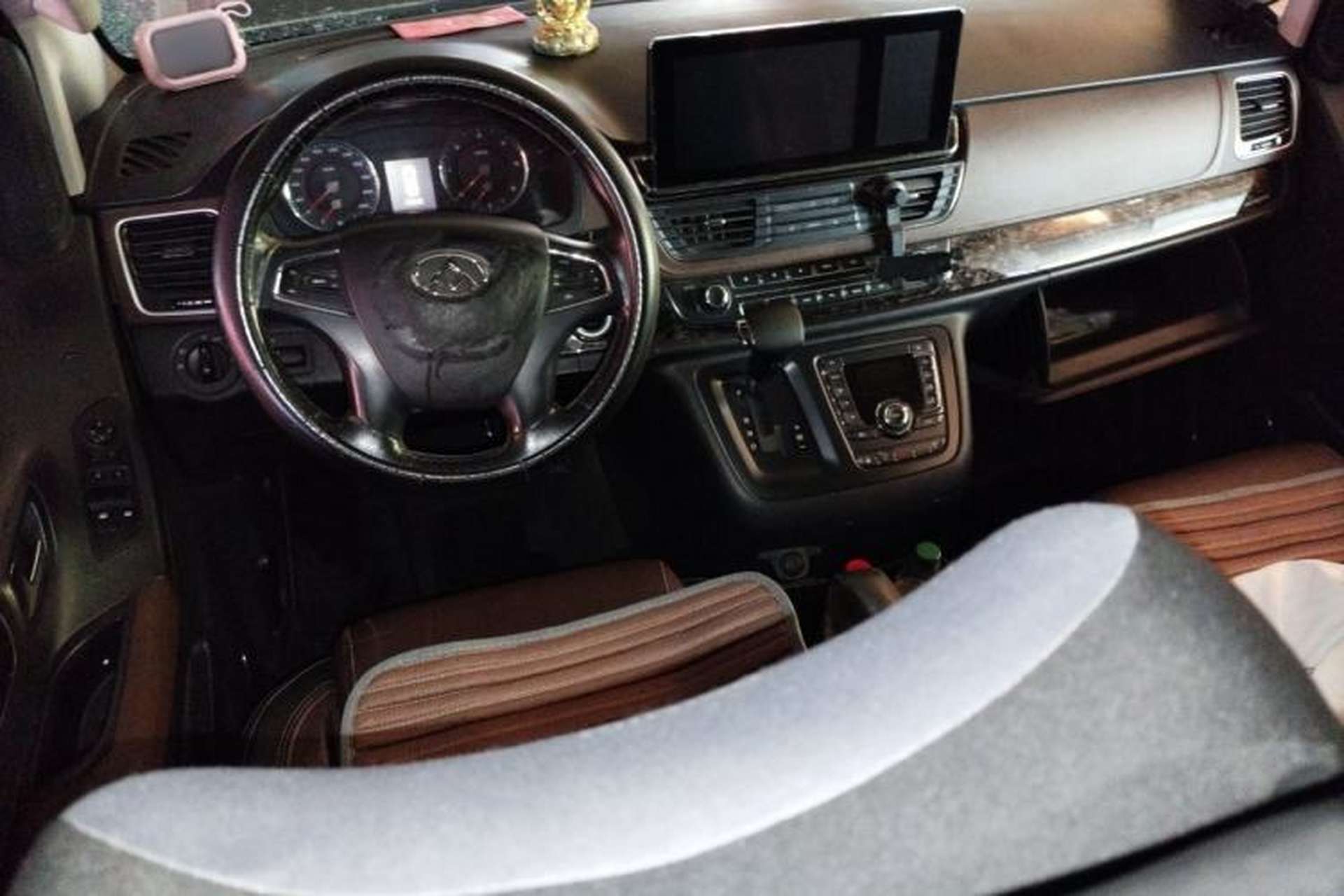 Used SAIC MAXUS G10 2016 1.9T Automatic Luxury Executive Edition Diesel China V Standard Center Console