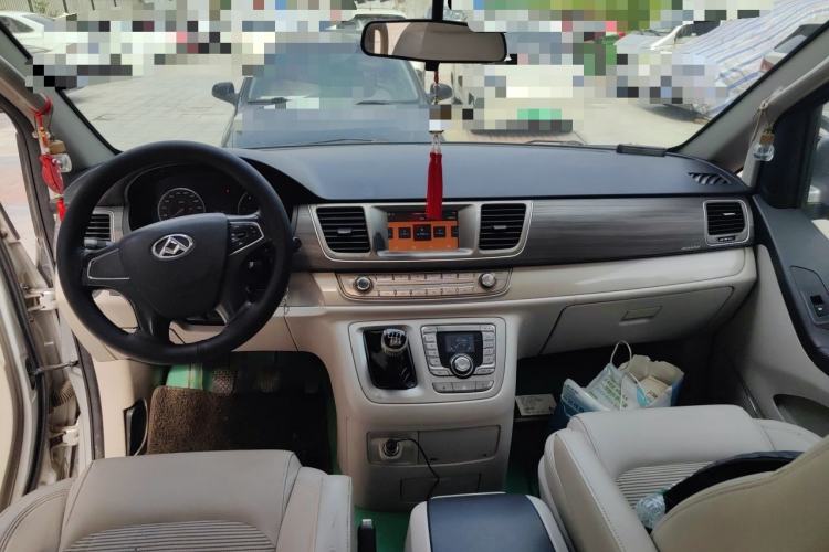 Used SAIC MAXUS G10 2016 1.9T Manual Elite Edition Diesel China V Standard Center Console