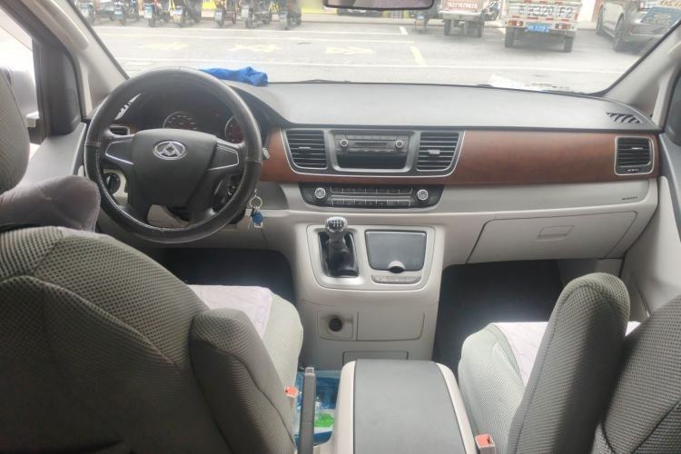 Used SAIC MAXUS G10 2016 2.0T Manual Elite Edition Center Console