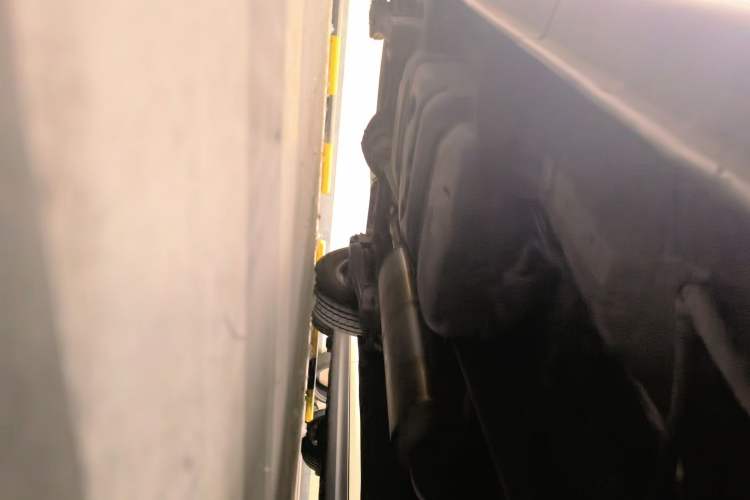 Used SAIC MAXUS G10 2016 2.0T Automatic Elite Edition Chassis Front Right
