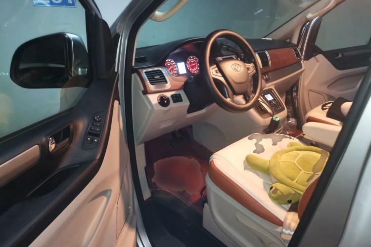 Used SAIC MAXUS G10 2016 2.0T Automatic Luxury Edition Driver Seat