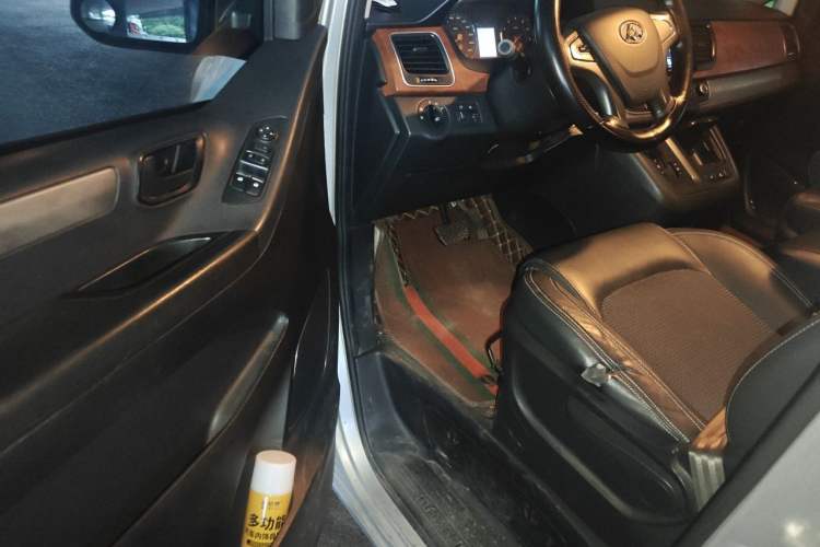 Used SAIC MAXUS G10 2016 2.0T Automatic Elite Edition Driver Seat