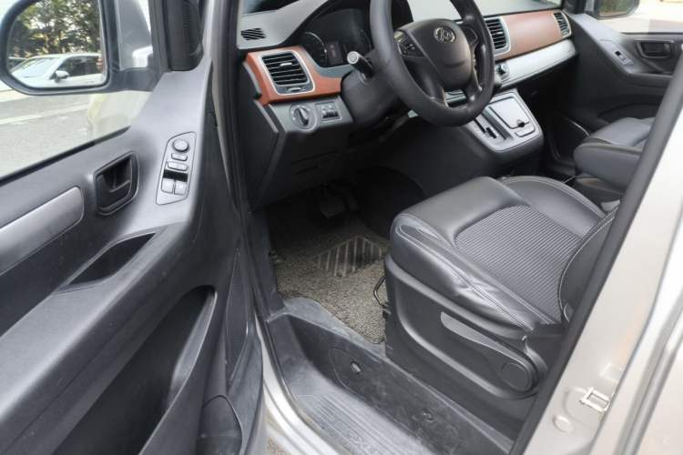 Used SAIC MAXUS G10 2016 2.0T Automatic Elite Edition Driver Seat