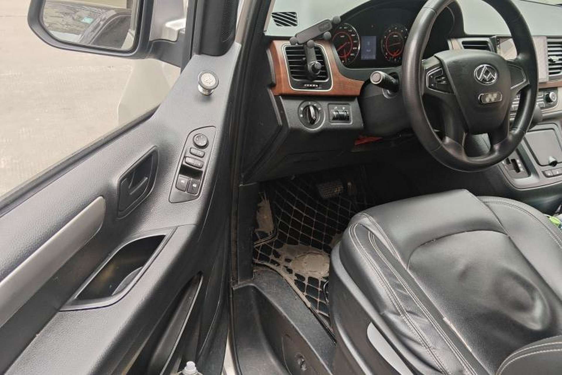 Used SAIC MAXUS G10 2016 2.0T Automatic Elite Edition Driver Seat
