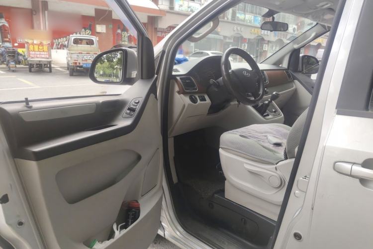 Used SAIC MAXUS G10 2016 2.0T Manual Elite Edition Driver Seat