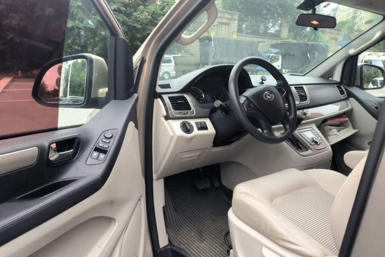 Used SAIC MAXUS G10 2016 2.0T Automatic Elite Edition Driver Seat