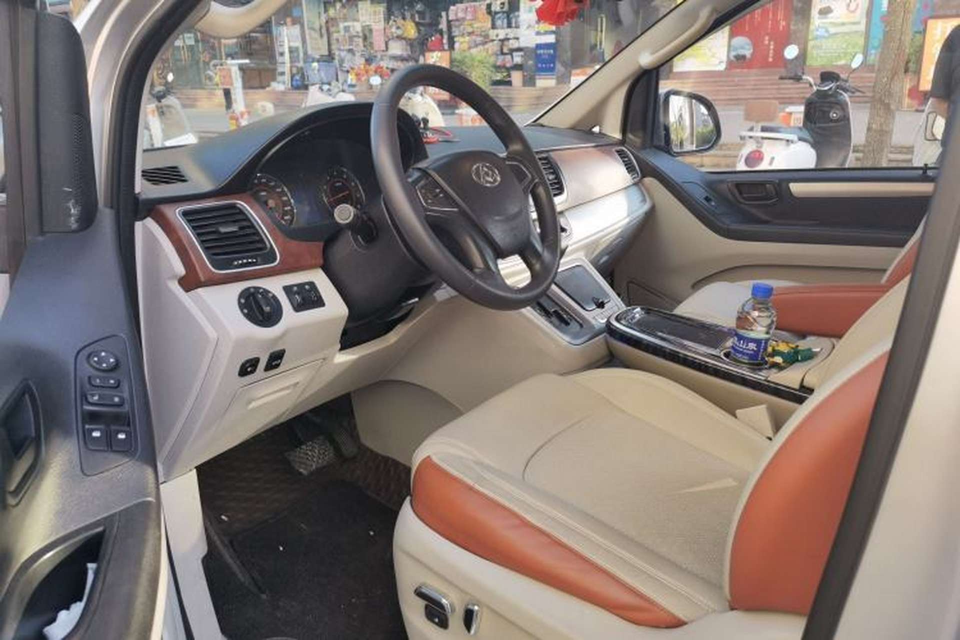 Used SAIC MAXUS G10 2016 2.0T Automatic Elite Edition Driver Seat
