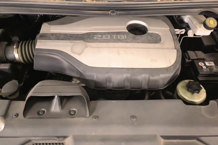 Used SAIC MAXUS G10 2016 2.0T Automatic Elite Edition Engine Bay