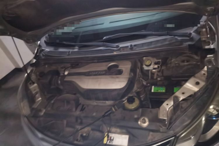 Used SAIC MAXUS G10 2016 2.0T Automatic Luxury Edition Engine Bay