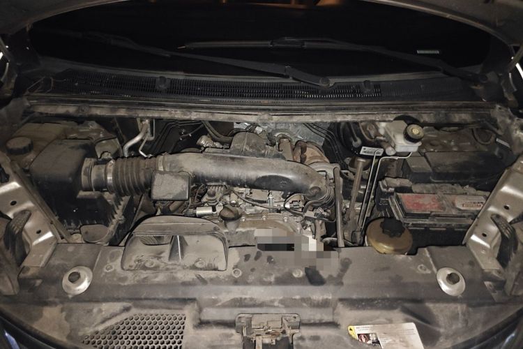Used SAIC MAXUS G10 2016 2.0T Automatic Elite Edition Engine Bay