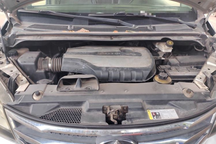 Used SAIC MAXUS G10 2016 2.0T Automatic Elite Edition Engine Bay
