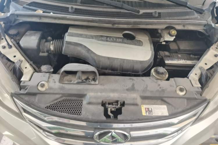 Used SAIC MAXUS G10 2016 2.0T Automatic Flagship Edition Engine Bay