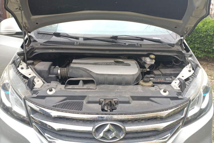 Used SAIC MAXUS G10 2016 2.0T Automatic Executive Edition Engine Bay