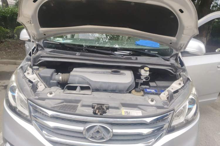 Used SAIC MAXUS G10 2016 2.0T Manual Elite Edition Engine Bay