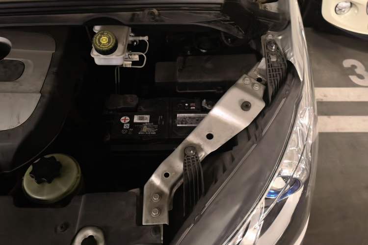 Used SAIC MAXUS G10 2016 2.0T Automatic Elite Edition Engine Bay Left