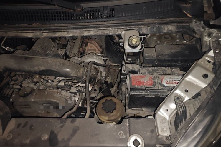 Used SAIC MAXUS G10 2016 2.0T Automatic Elite Edition Engine Bay Left