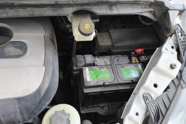 Used SAIC MAXUS G10 2016 2.0T Automatic Elite Edition Engine Bay Left
