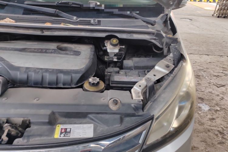 Used SAIC MAXUS G10 2016 2.0T Automatic Elite Edition Engine Bay Left