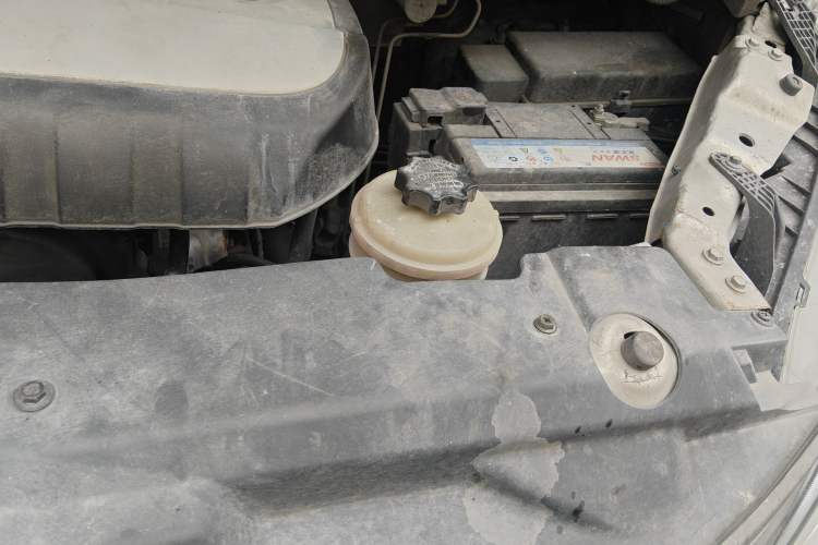 Used SAIC MAXUS G10 2016 2.0T Automatic Elite Edition Engine Bay Left