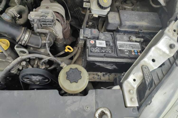 Used SAIC MAXUS G10 2016 1.9T Manual Elite Edition Diesel China V Standard Engine Bay Left