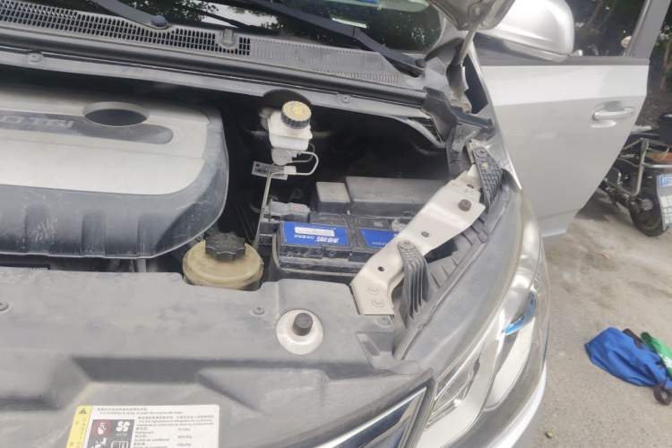 Used SAIC MAXUS G10 2016 2.0T Manual Elite Edition Engine Bay Left