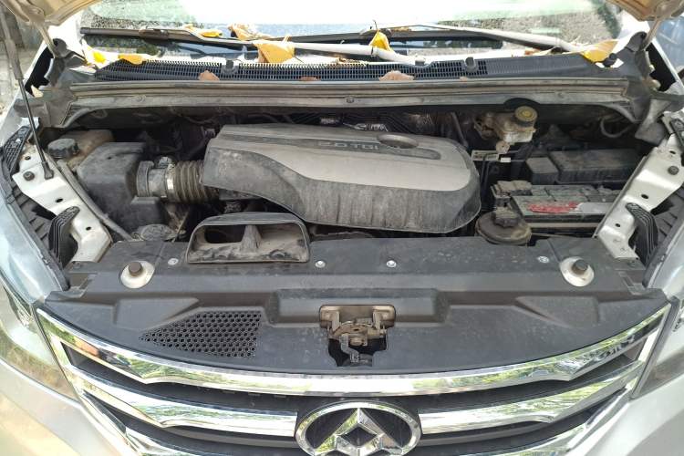 Used SAIC MAXUS G10 2016 2.0T Automatic Elite Edition Engine Bay