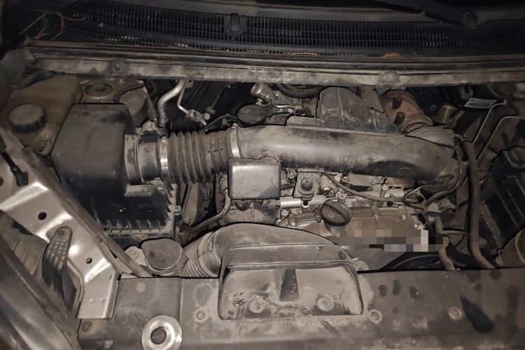 Used SAIC MAXUS G10 2016 2.0T Automatic Elite Edition Engine Bay Right
