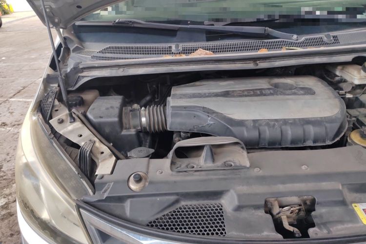 Used SAIC MAXUS G10 2016 2.0T Automatic Elite Edition Engine Bay Right