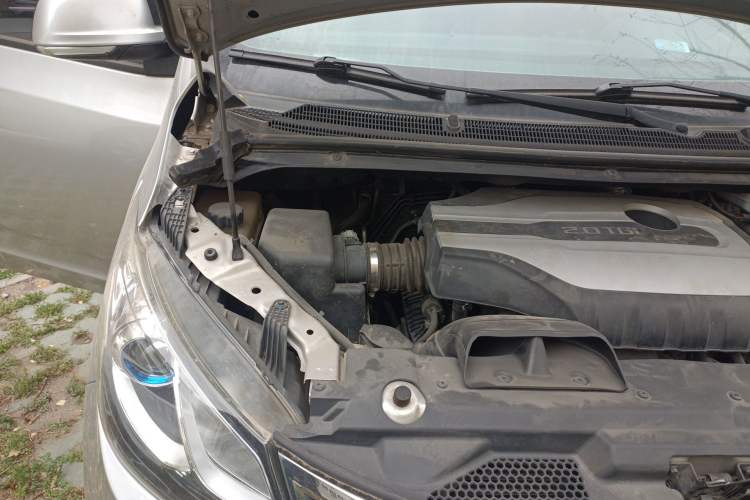 Used SAIC MAXUS G10 2016 2.0T Automatic Executive Edition Engine Bay Right
