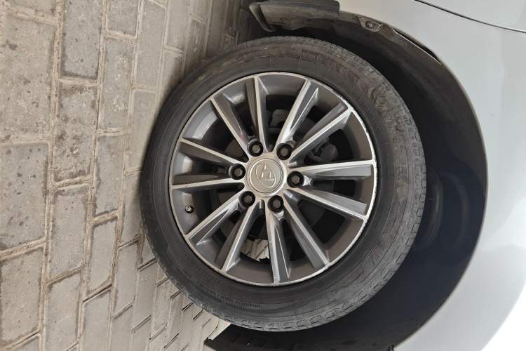 Used SAIC MAXUS G10 2016 2.0T Automatic Elite Edition Exterior 7