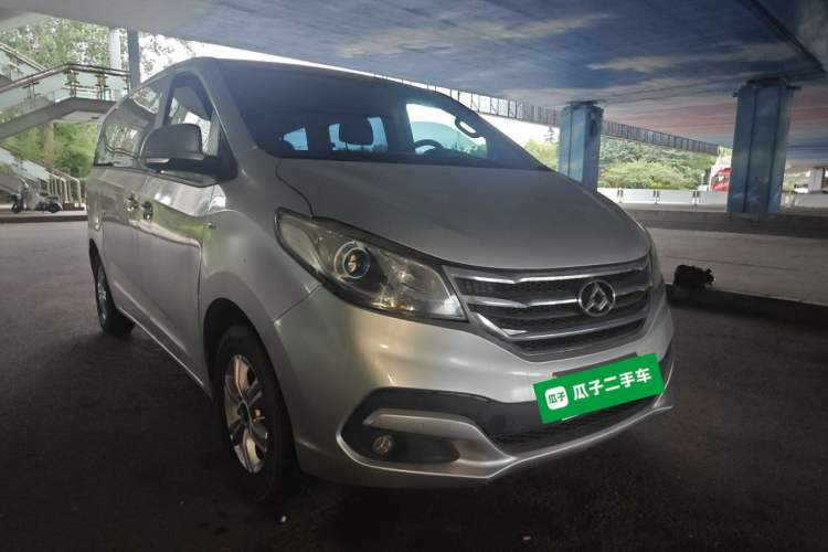 Used SAIC MAXUS G10 2016 2.0T Automatic Elite Edition Front Right 45 Deg