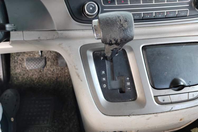 Used SAIC MAXUS G10 2016 2.0T Automatic Elite Edition Gear Lever