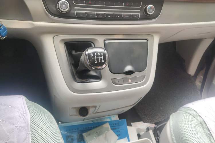 Used SAIC MAXUS G10 2016 2.0T Manual Elite Edition Gear Lever