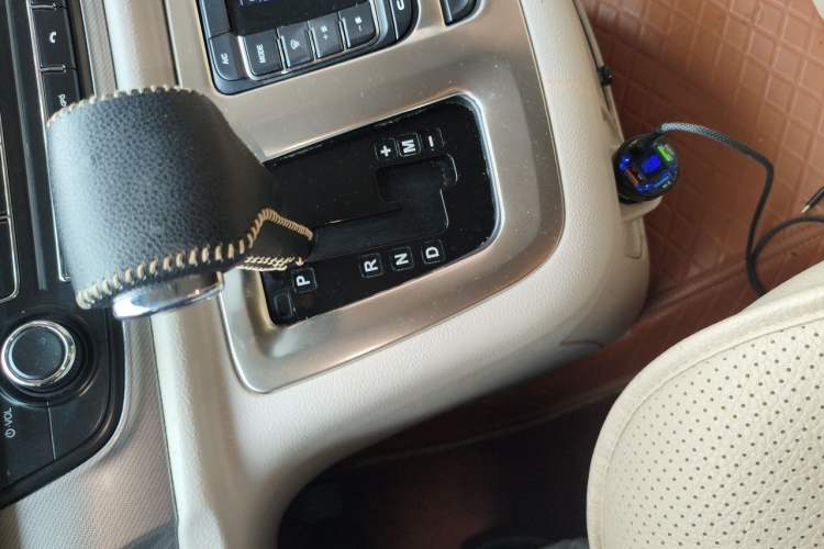Used SAIC MAXUS G10 2016 2.0T Automatic Elite Edition Gear Lever
