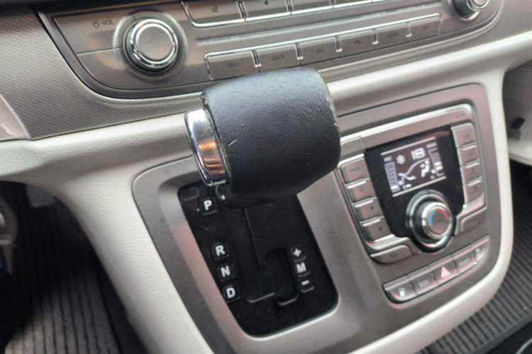 Used SAIC MAXUS G10 2016 2.0T Automatic Elite Edition Gear Lever