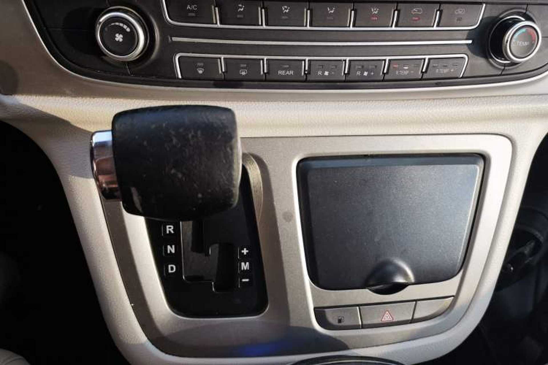 Used SAIC MAXUS G10 2016 2.0T Automatic Elite Edition Gear Lever
