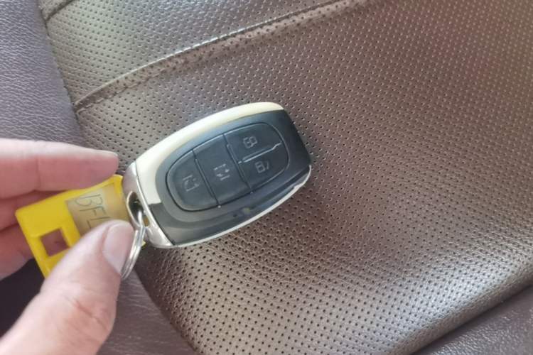 Used SAIC MAXUS G10 2016 2.0T Automatic Flagship Edition Interior 1