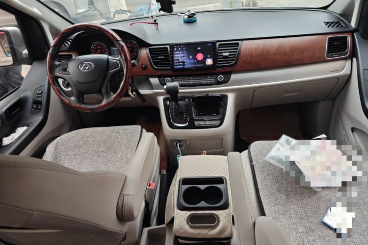 Used SAIC MAXUS G10 2016 2.0T Automatic Elite Edition Interior 2