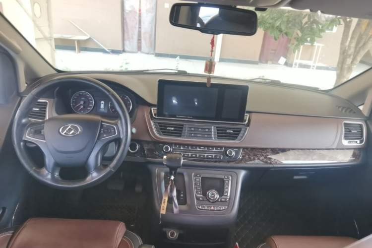 Used SAIC MAXUS G10 2016 2.0T Automatic Flagship Edition Interior 2