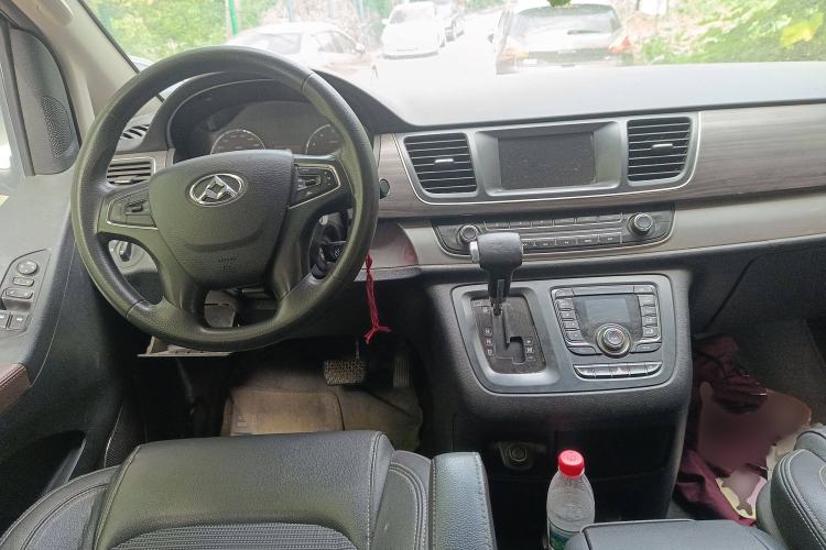 Used SAIC MAXUS G10 2016 2.0T Automatic Elite Edition Interior 2
