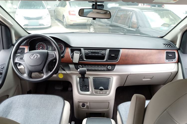 Used SAIC MAXUS G10 2016 2.0T Automatic Elite Edition Interior 2