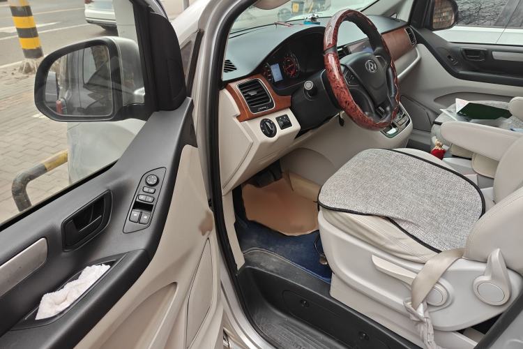 Used SAIC MAXUS G10 2016 2.0T Automatic Elite Edition Interior 3