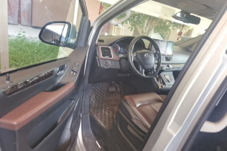 Used SAIC MAXUS G10 2016 2.0T Automatic Flagship Edition Interior 3