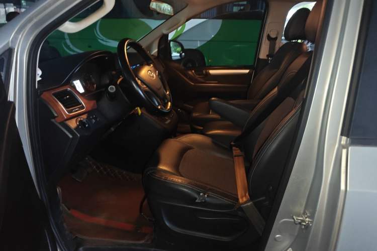 Used SAIC MAXUS G10 2016 2.0T Automatic Elite Edition Left Front Seat