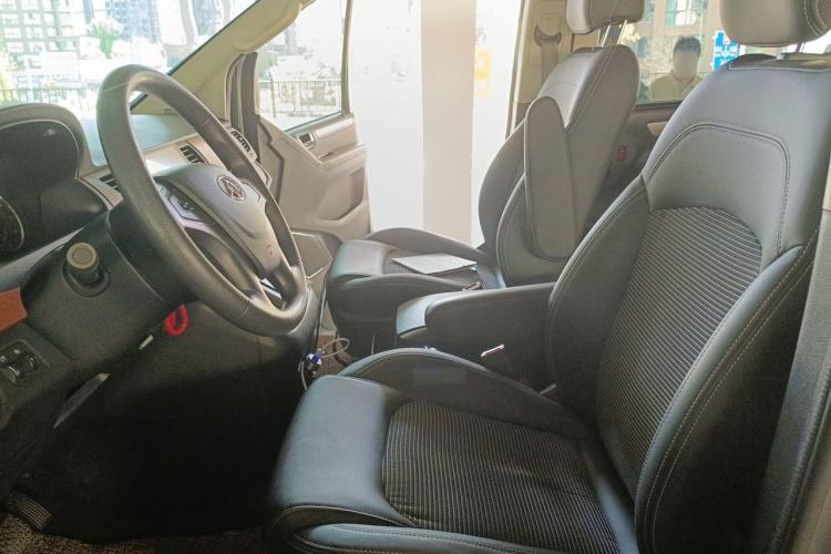 Used SAIC MAXUS G10 2016 2.0T Automatic Elite Edition Left Front Seat