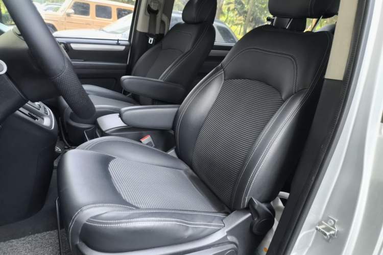 Used SAIC MAXUS G10 2016 2.0T Automatic Elite Edition Left Front Seat