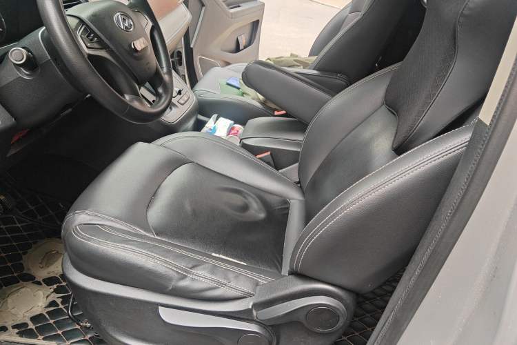 Used SAIC MAXUS G10 2016 2.0T Automatic Elite Edition Left Front Seat