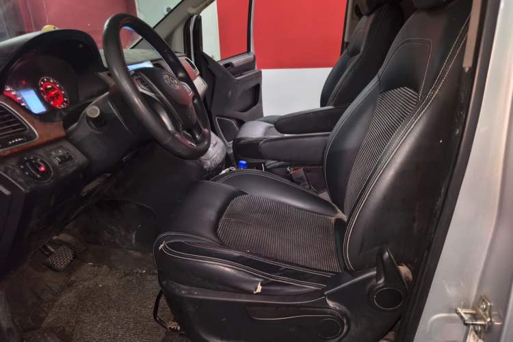 Used SAIC MAXUS G10 2016 2.0T Automatic Elite Edition Left Front Seat