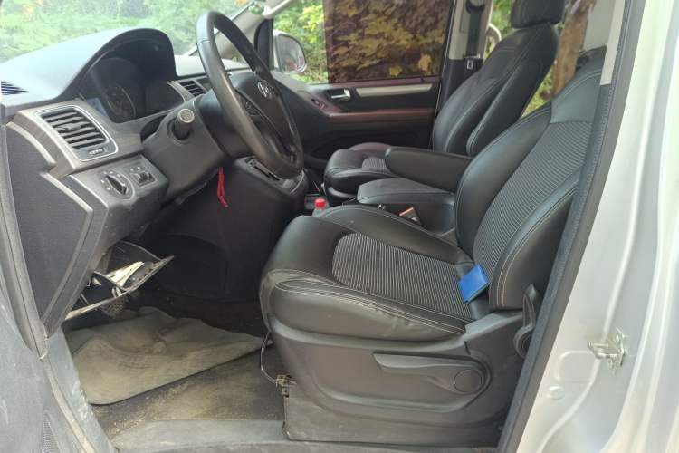 Used SAIC MAXUS G10 2016 2.0T Automatic Elite Edition Left Front Seat