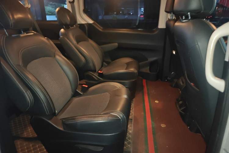 Used SAIC MAXUS G10 2016 2.0T Automatic Elite Edition Left Rear Seat